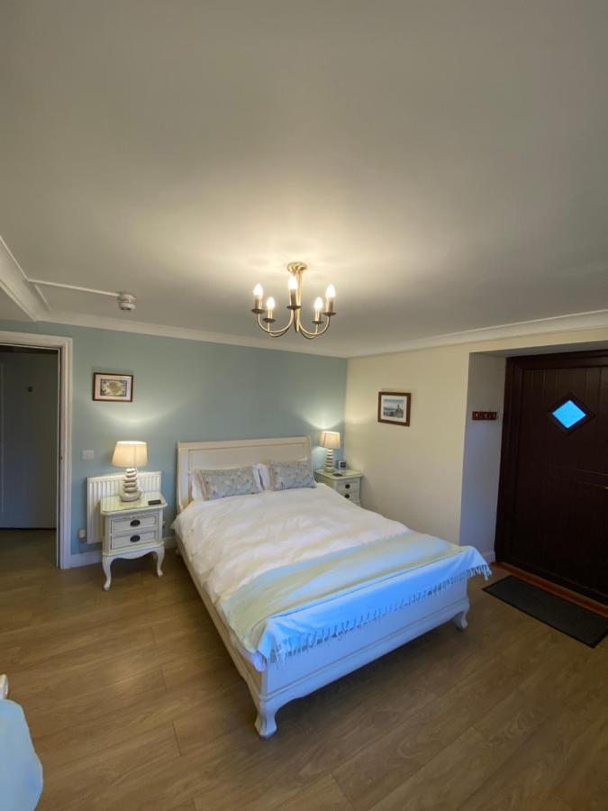 Blackthorn Farm Bed & Breakfast Holyhead Bagian luar foto