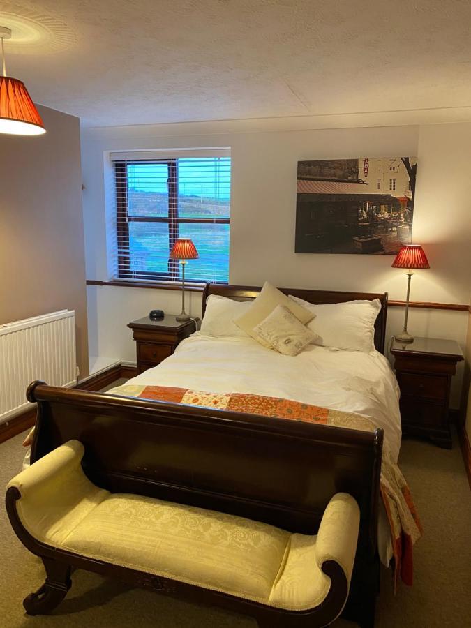 Blackthorn Farm Bed & Breakfast Holyhead Bagian luar foto