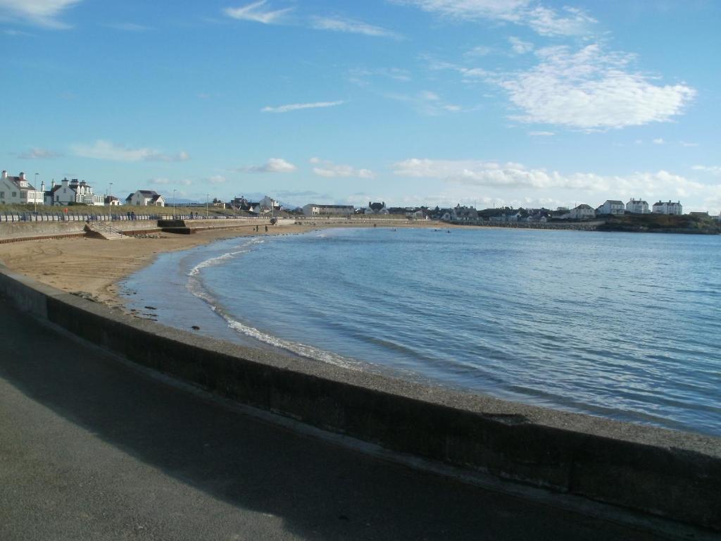 Blackthorn Farm Bed & Breakfast Holyhead Bagian luar foto