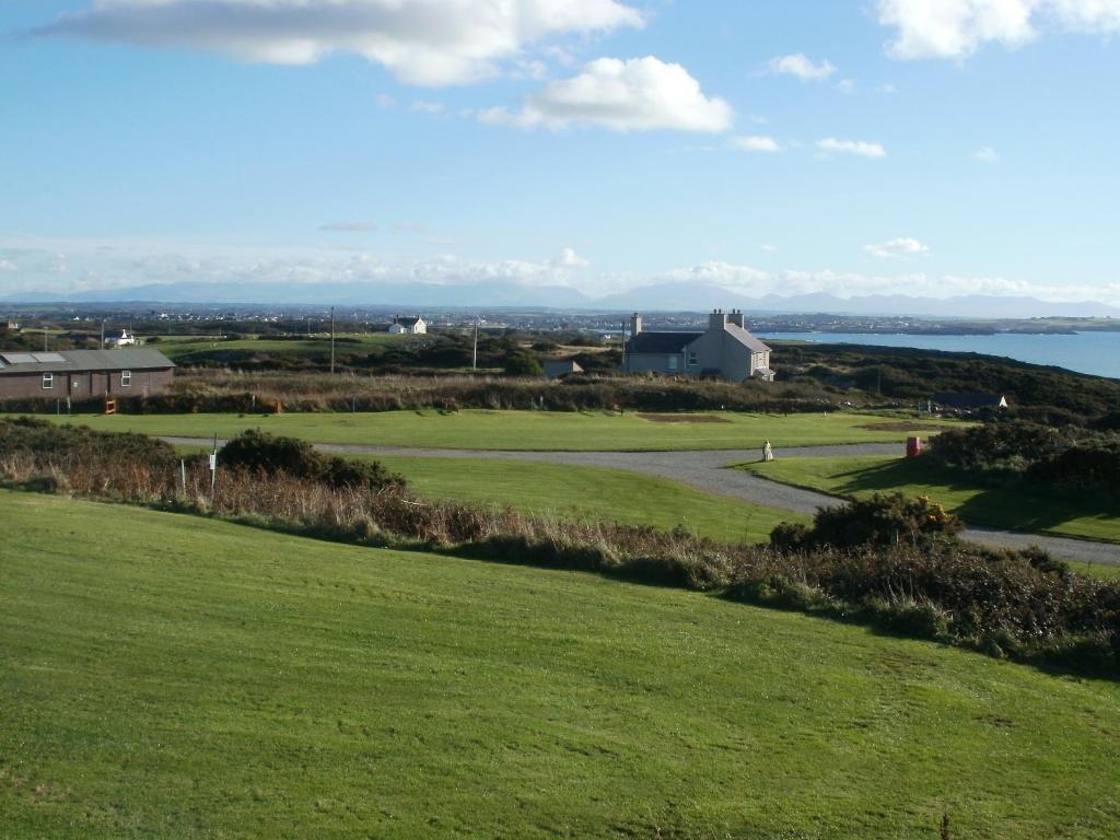 Blackthorn Farm Bed & Breakfast Holyhead Bagian luar foto