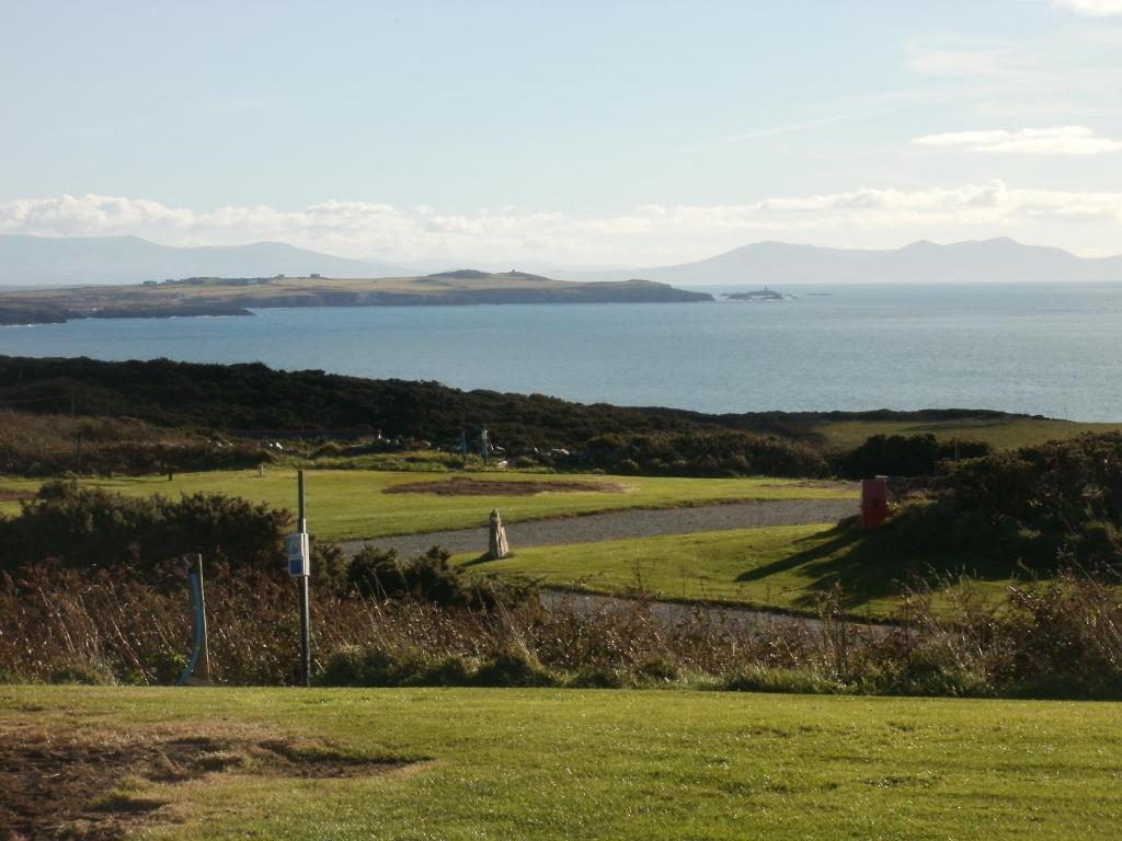 Blackthorn Farm Bed & Breakfast Holyhead Bagian luar foto