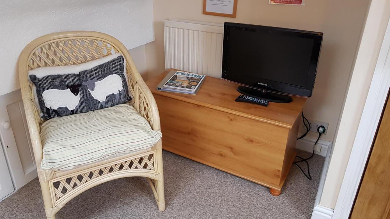 Blackthorn Farm Bed & Breakfast Holyhead Bagian luar foto