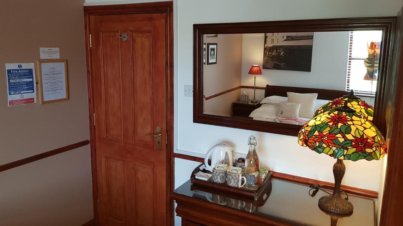Blackthorn Farm Bed & Breakfast Holyhead Bagian luar foto